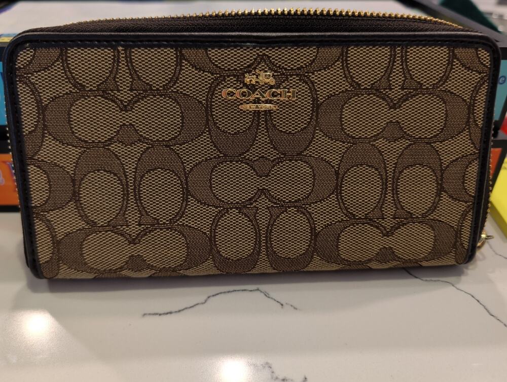 Coach F88913 Leather Zip Wallet in Signature Canvas - Khaki